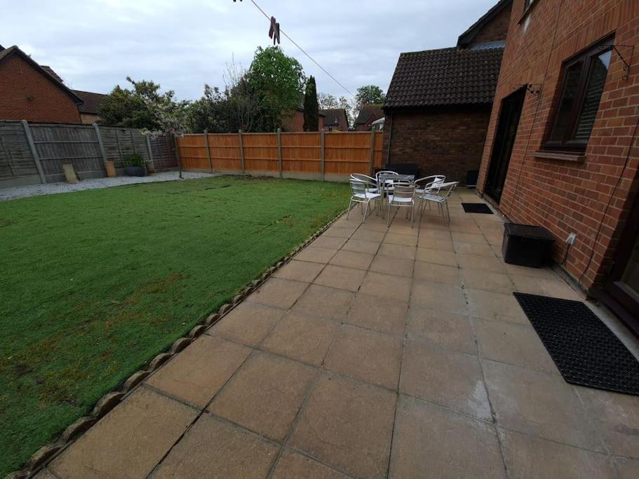 London Luxury 6 Bedroom Family House Sleeps 12 People Parking For 4 Cars Close To Tube. Chigwell Esterno foto