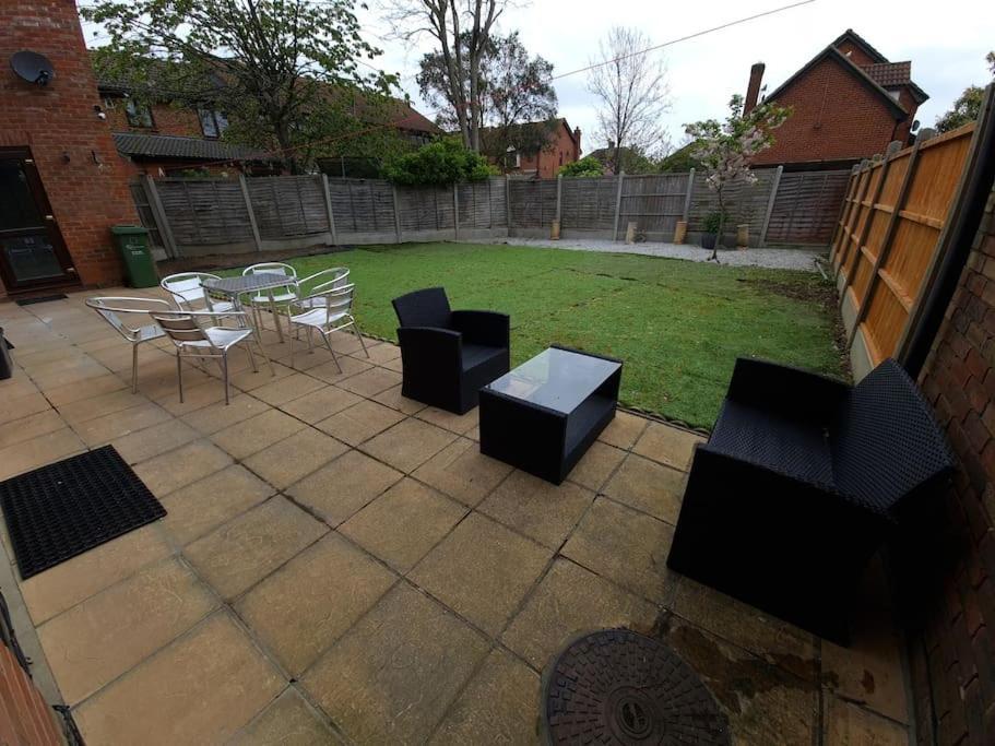 London Luxury 6 Bedroom Family House Sleeps 12 People Parking For 4 Cars Close To Tube. Chigwell Esterno foto