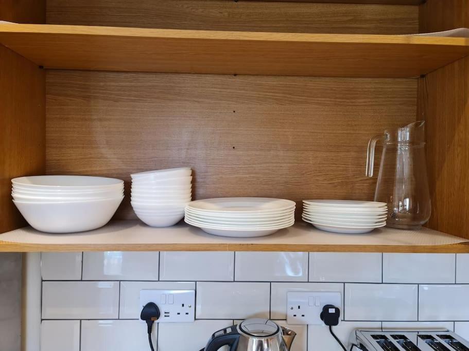 London Luxury 6 Bedroom Family House Sleeps 12 People Parking For 4 Cars Close To Tube. Chigwell Esterno foto