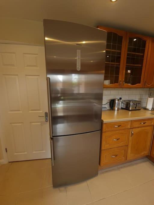 London Luxury 6 Bedroom Family House Sleeps 12 People Parking For 4 Cars Close To Tube. Chigwell Esterno foto
