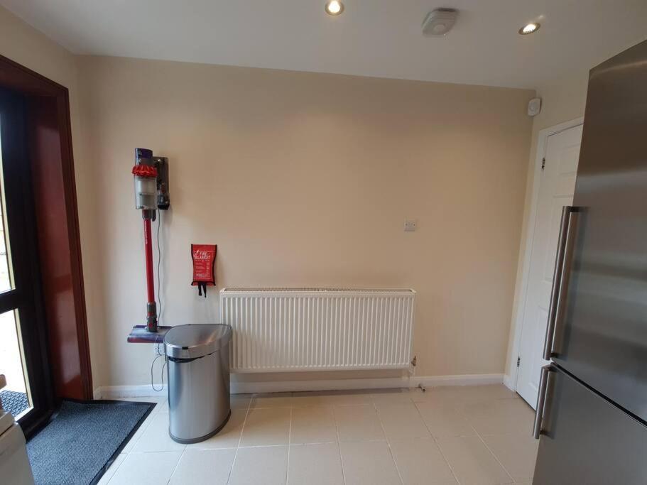London Luxury 6 Bedroom Family House Sleeps 12 People Parking For 4 Cars Close To Tube. Chigwell Esterno foto