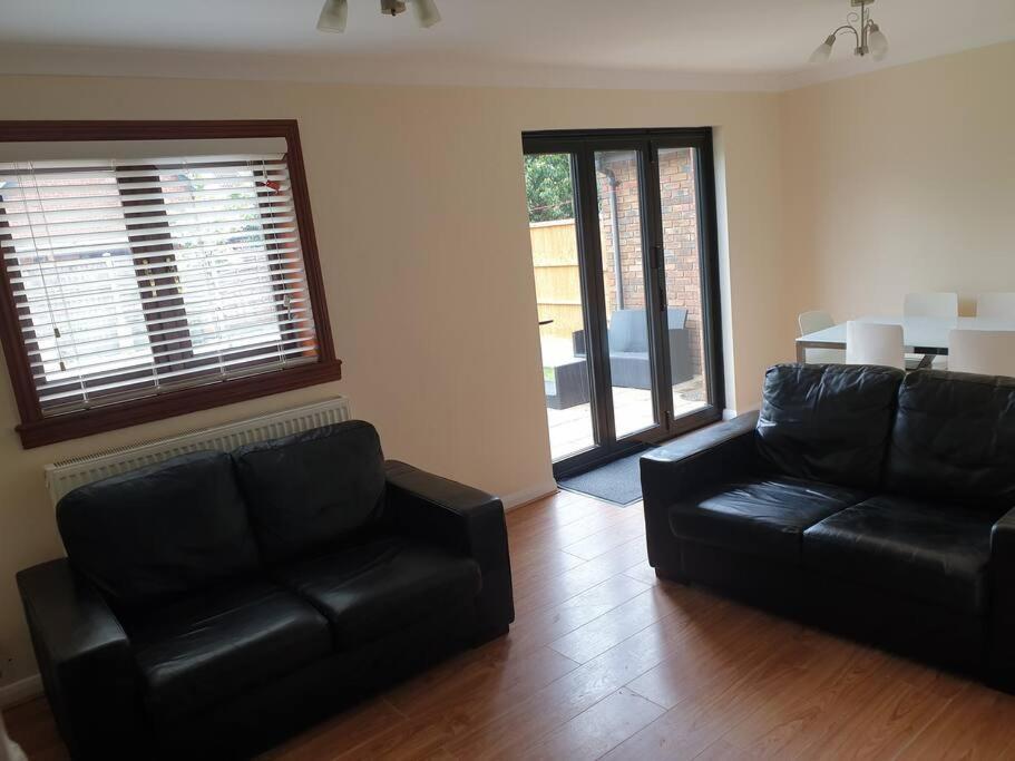 London Luxury 6 Bedroom Family House Sleeps 12 People Parking For 4 Cars Close To Tube. Chigwell Esterno foto