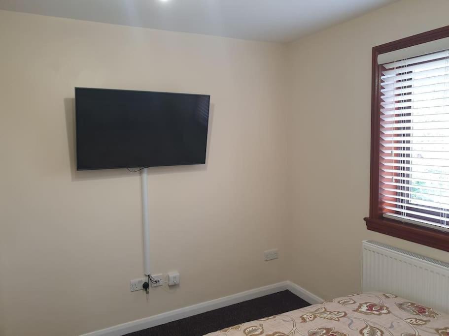 London Luxury 6 Bedroom Family House Sleeps 12 People Parking For 4 Cars Close To Tube. Chigwell Esterno foto