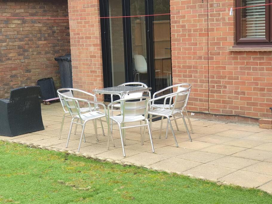 London Luxury 6 Bedroom Family House Sleeps 12 People Parking For 4 Cars Close To Tube. Chigwell Esterno foto