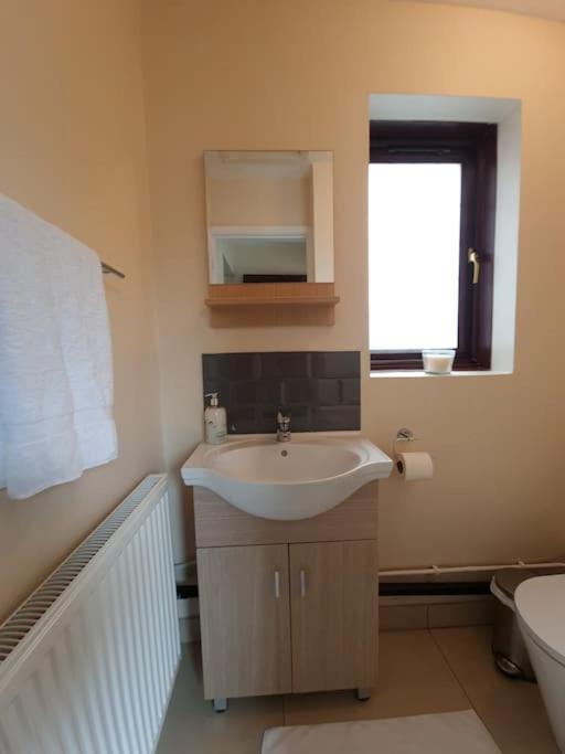 London Luxury 6 Bedroom Family House Sleeps 12 People Parking For 4 Cars Close To Tube. Chigwell Esterno foto