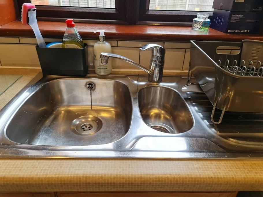 London Luxury 6 Bedroom Family House Sleeps 12 People Parking For 4 Cars Close To Tube. Chigwell Esterno foto