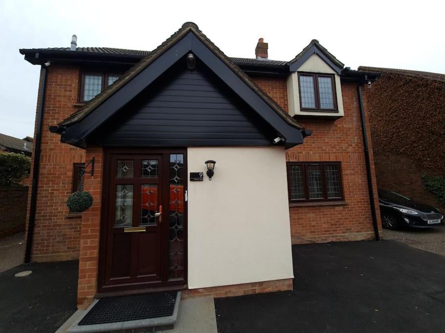 London Luxury 6 Bedroom Family House Sleeps 12 People Parking For 4 Cars Close To Tube. Chigwell Esterno foto