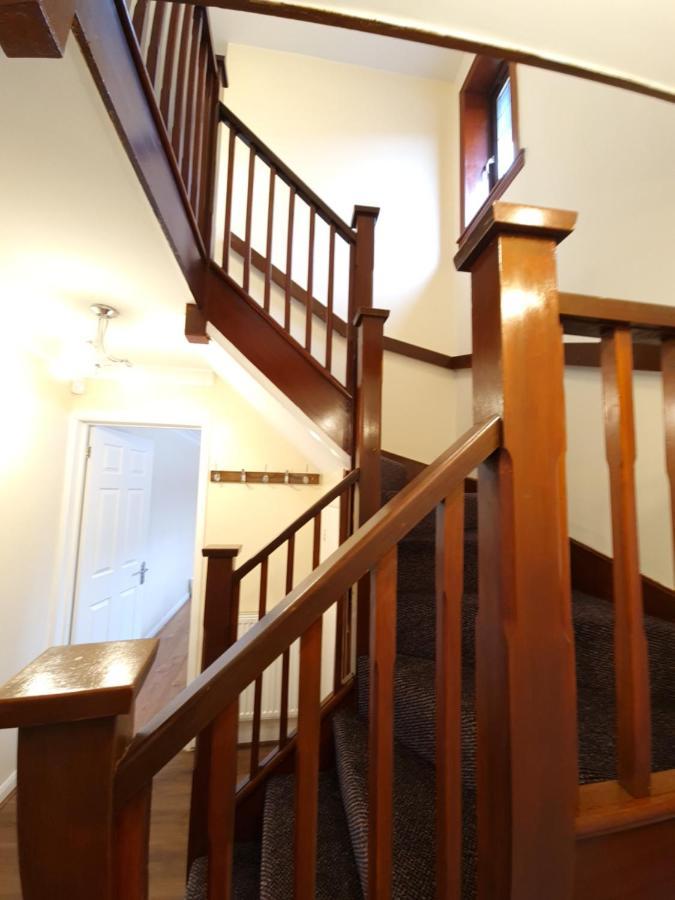 London Luxury 6 Bedroom Family House Sleeps 12 People Parking For 4 Cars Close To Tube. Chigwell Esterno foto