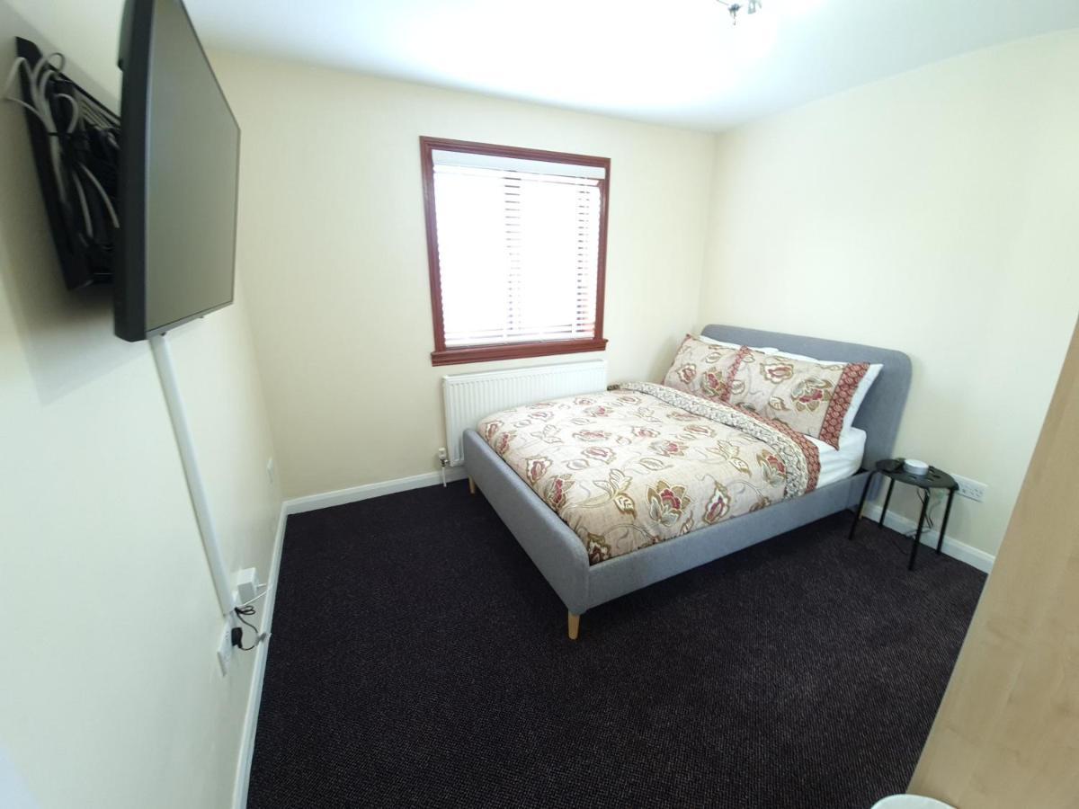 London Luxury 6 Bedroom Family House Sleeps 12 People Parking For 4 Cars Close To Tube. Chigwell Esterno foto